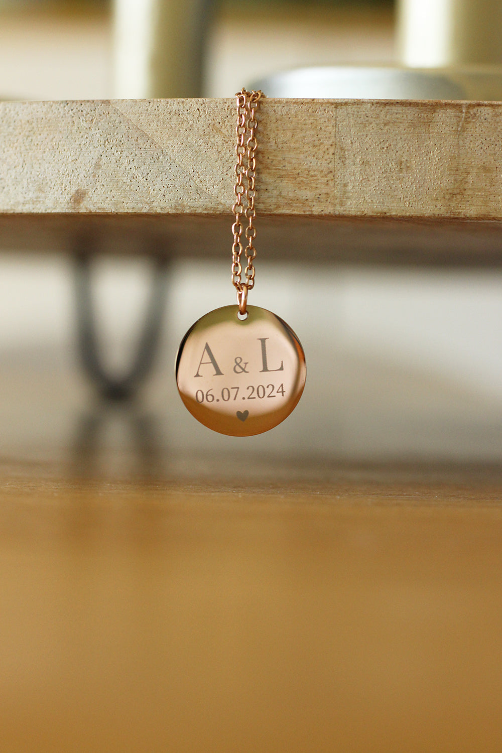 Collier pendentif Couple et date