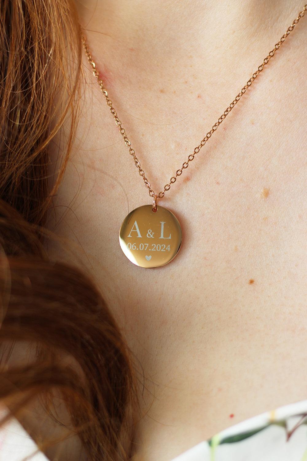 Collier pendentif Couple et date