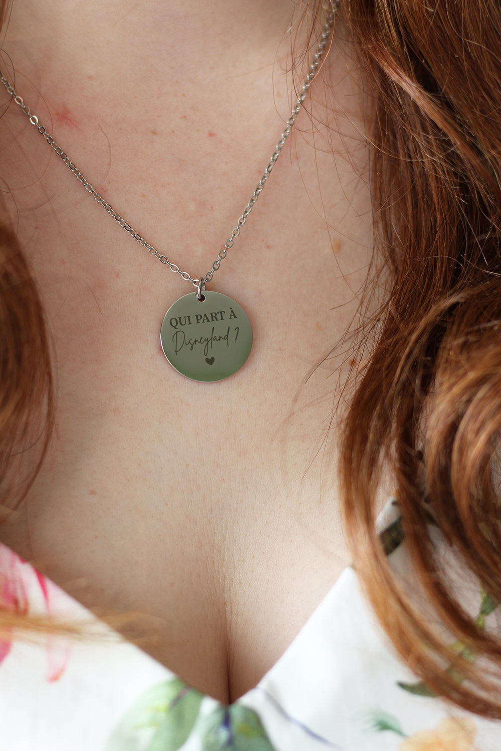 Collier pendentif "Qui part à Disney ?"