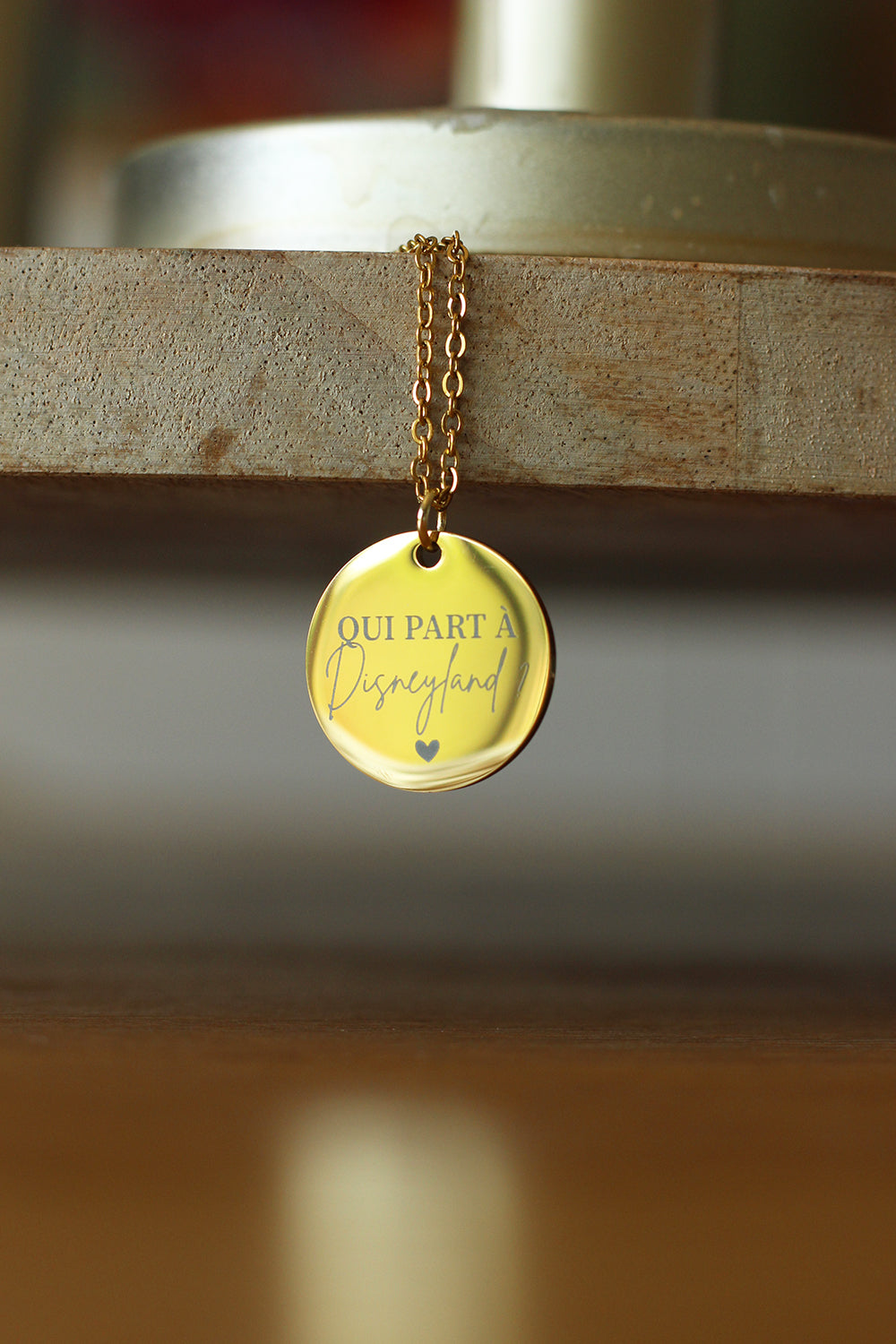 Collier pendentif "Qui part à Disney ?"