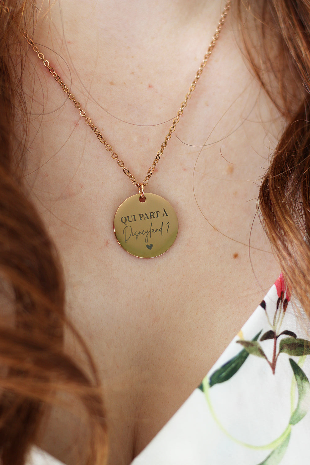 Collier pendentif "Qui part à Disney ?"